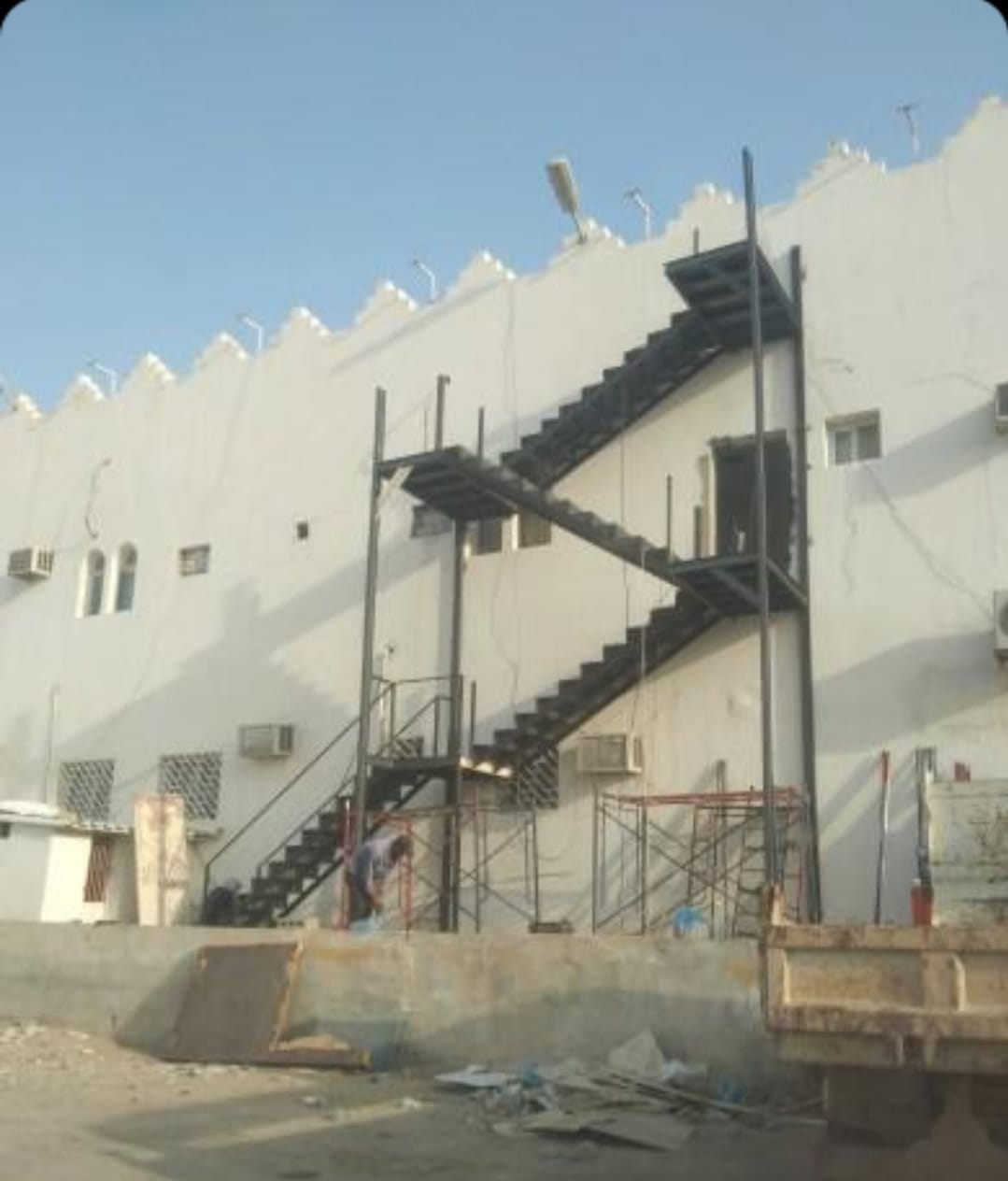 أهمية تركيب سلالم وأبواب الطوارئ في الرياض 0559688774