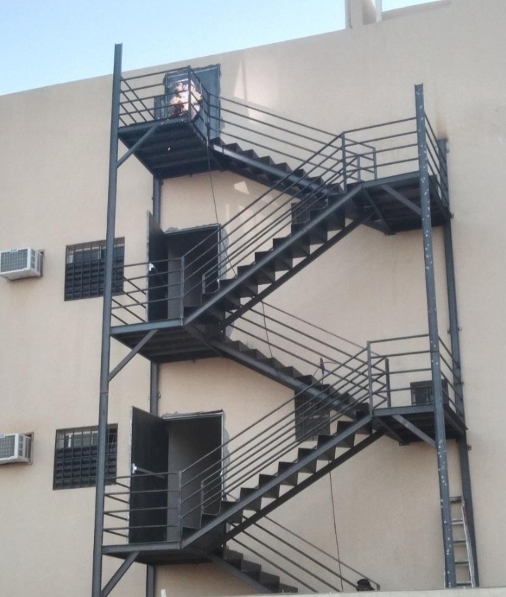 درج سلالم حديد الرياض افضل التصاميم سلالم طوارئ خارجية 0559688774